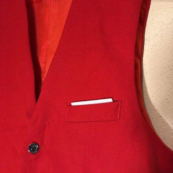 Red vest and pants set - Picture 6 of 8